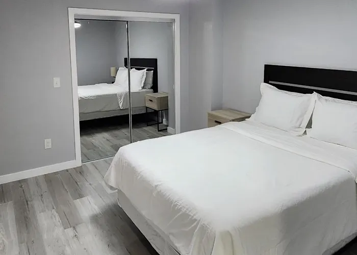 Aparthotel Peaceful Midtown With Gym And Parking 3*