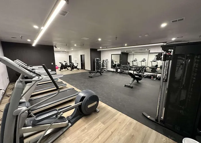 Peaceful Midtown With Gym And Parking Aparthotel